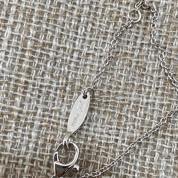 Harry Winston Flower Pendant Necklace With A Blue Gemstone At The Center - Picture 6 of 7